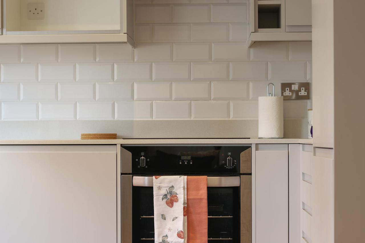 Modern 2-Bed Apartment, Free Parking, City Centre, Netflix & Pet Friendly - Hosted By Stay Host Save Шефилд Екстериор снимка